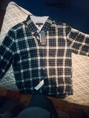 Tommy Hilfiger Green & Navy Plaid Casual Button-Up